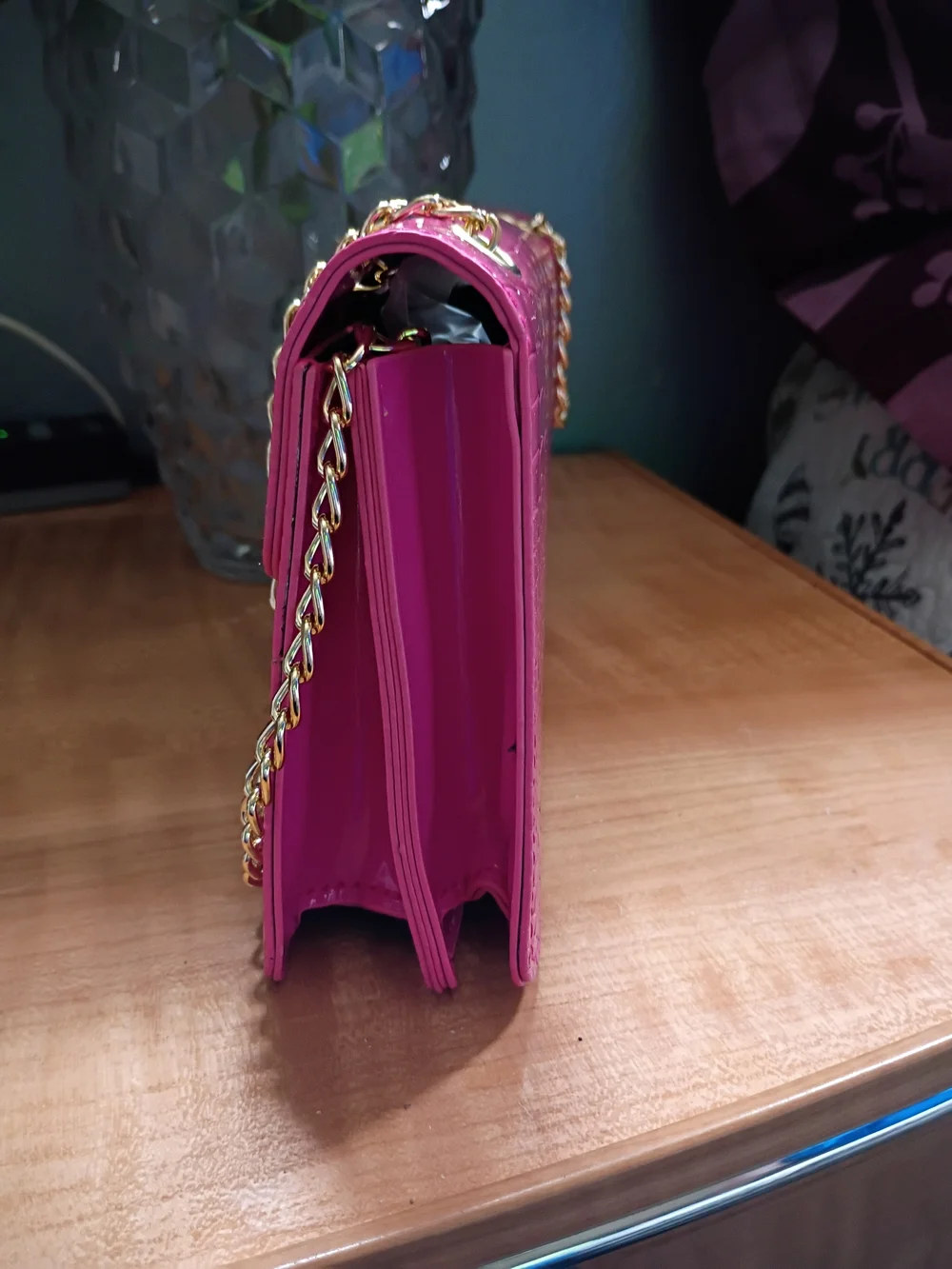 Fuchsia Croc-Embossed Chain Shoulder Bag - Gold Hardware - Picture 3 of 6